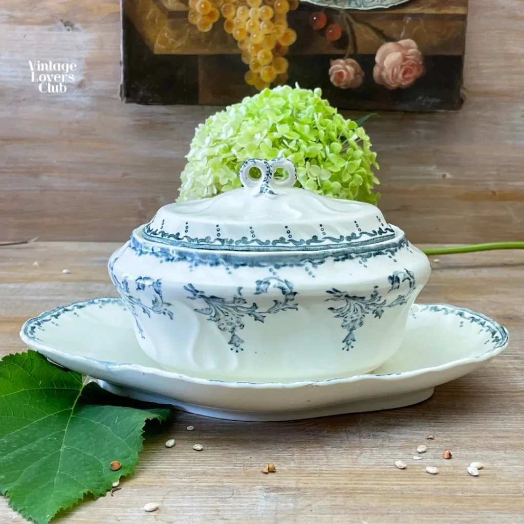 Longwy Aubergine Sauce Boat