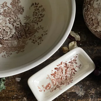 Brown Flower Comb Holder