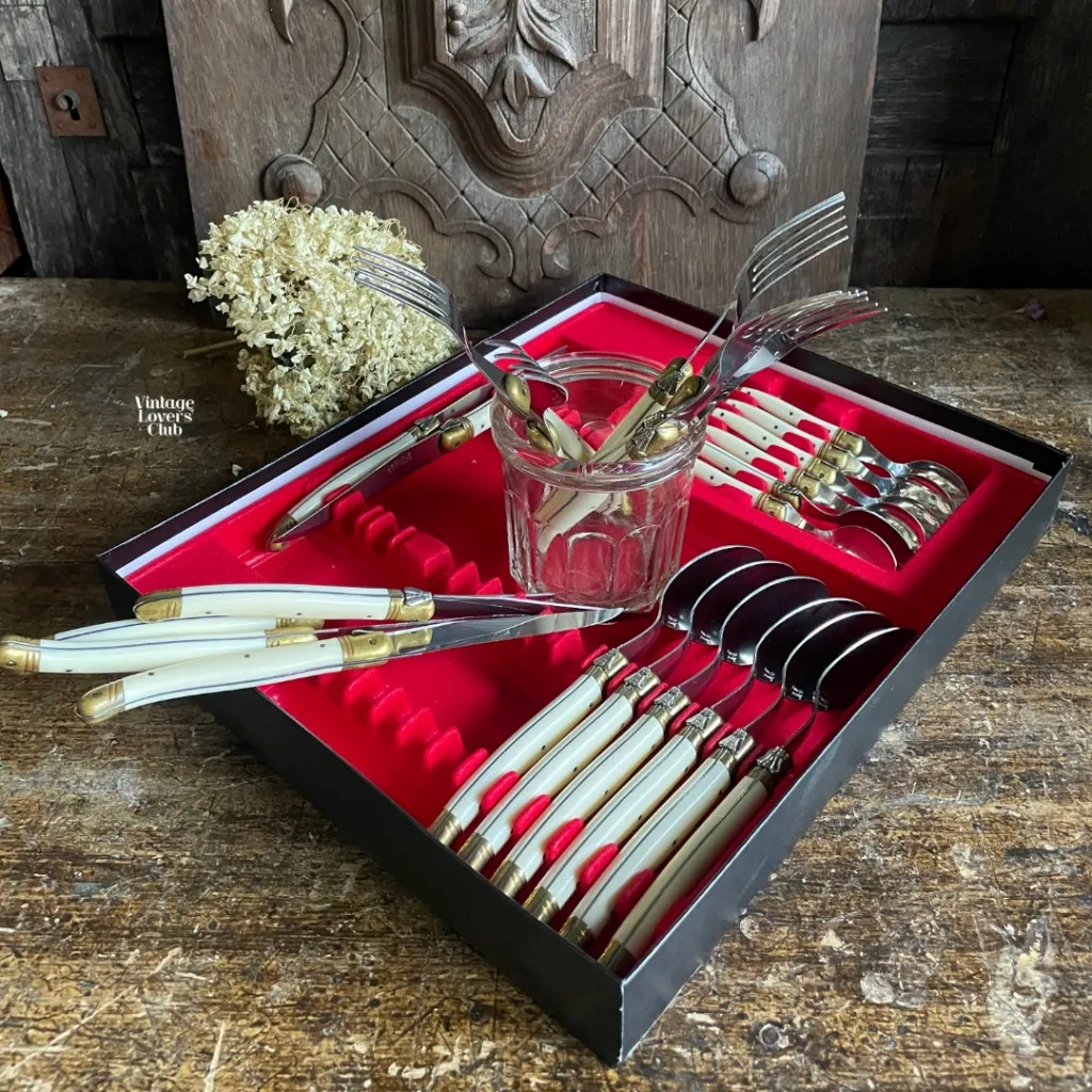 Laguiole White Cutlery Set