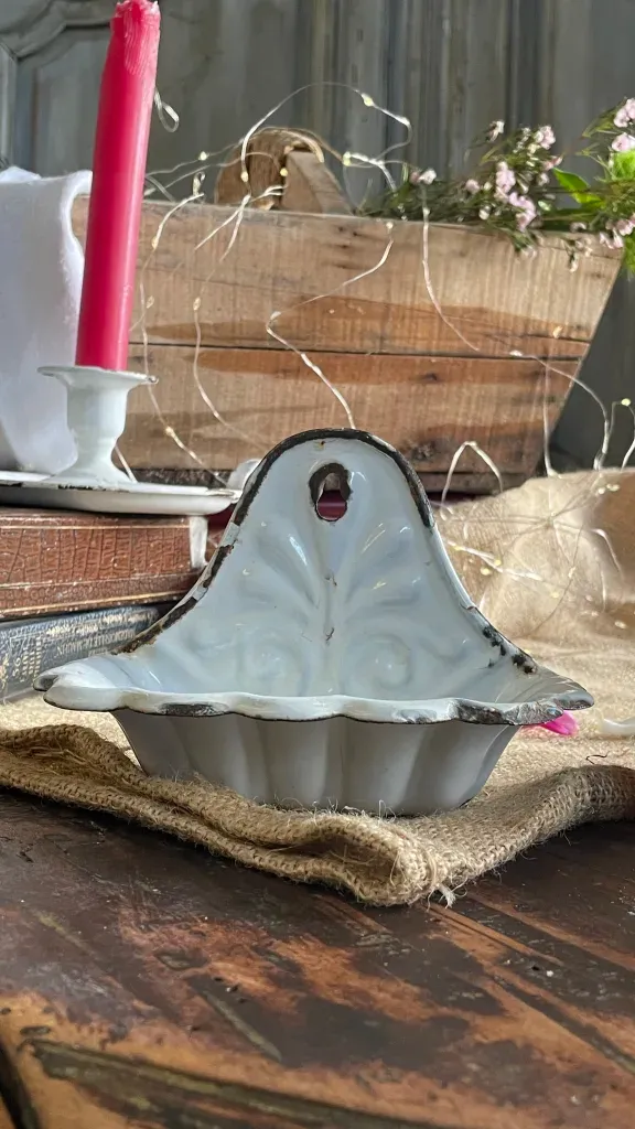 Wall-Mounted Enamel Tin Soap Dish