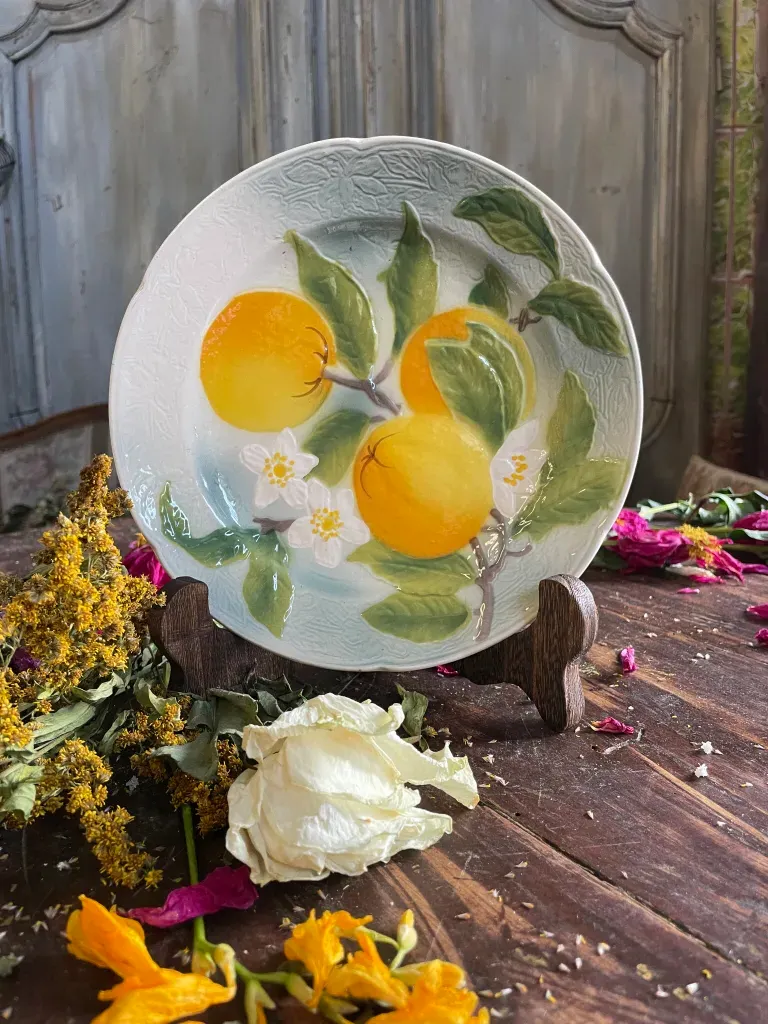 Barbotine Plate Saint-Clément – Lemon Branch Decoration