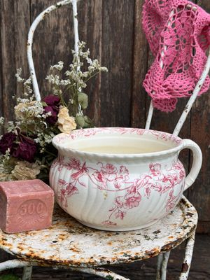 ​Ironstone chamber pot by Pinder, Bourne &amp; Co, "Convolvulus" pattern. Nile Street Works manufactory, Burslem, Stoke-on-Trent, circa 1862–1882