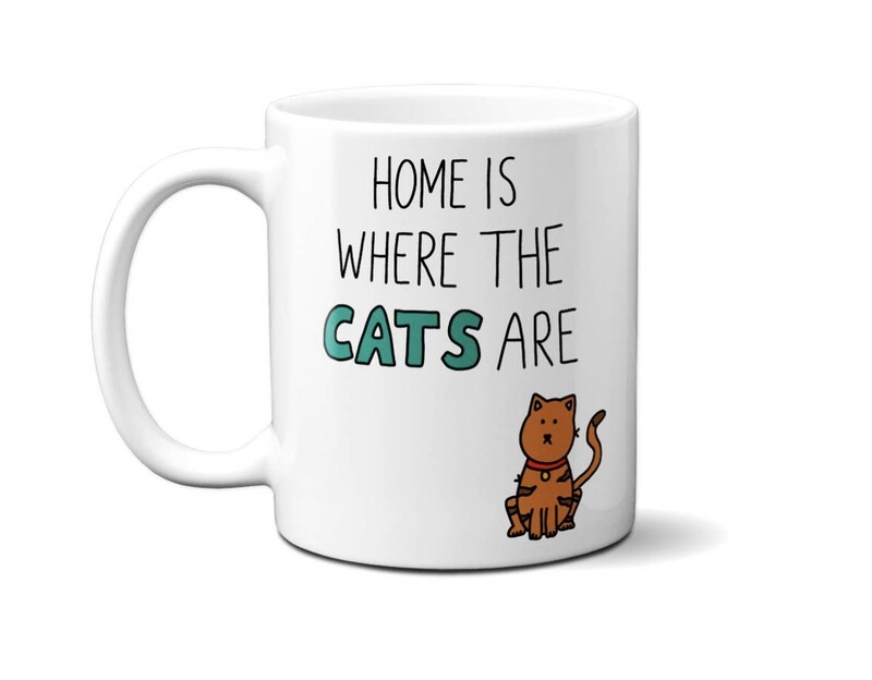Mug ‘Home is where the cats are’.