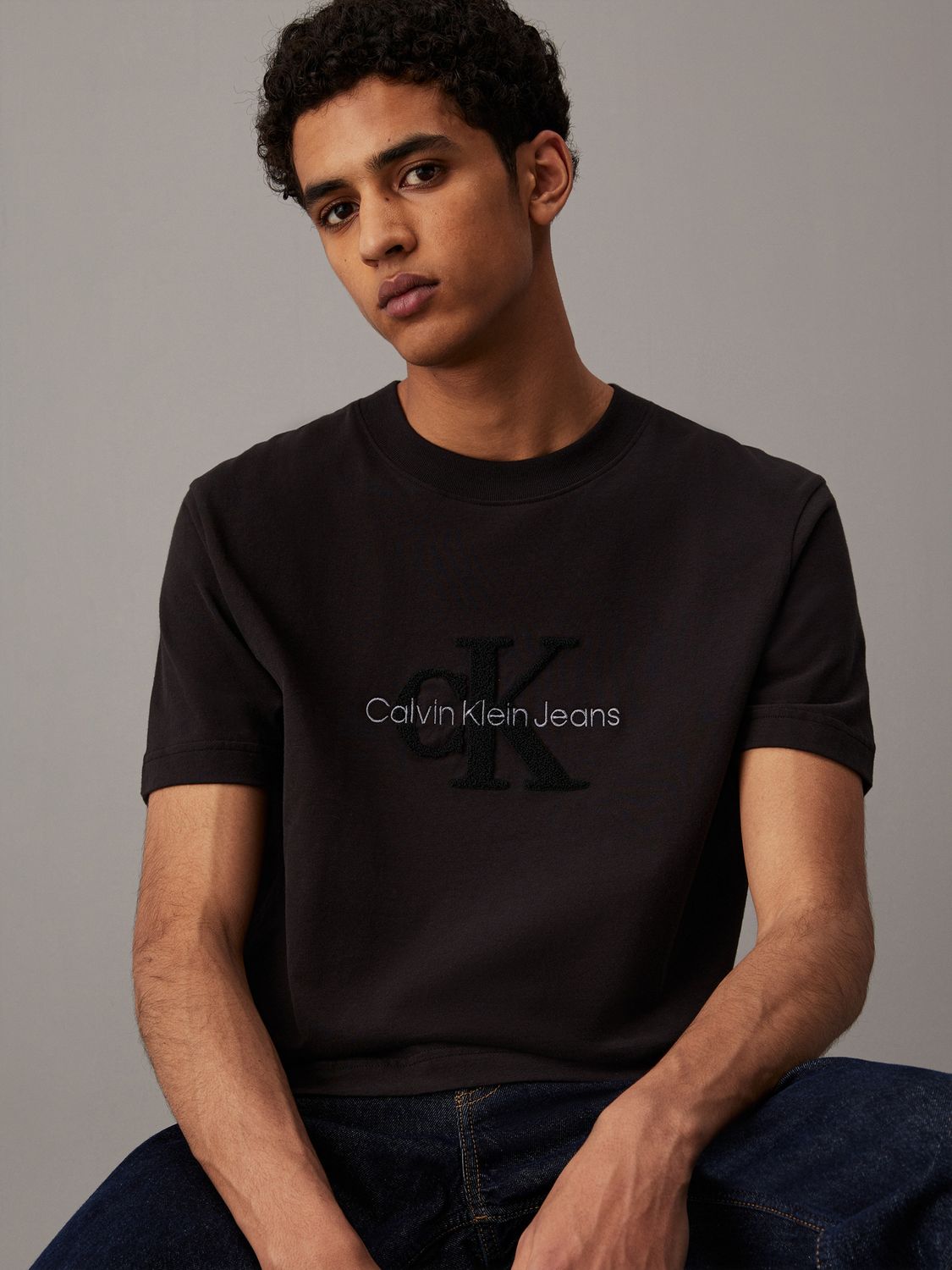 CALVIN KLEIN MEN CHENILLE MONOGRAM T-SHIRT J30J326158BEH