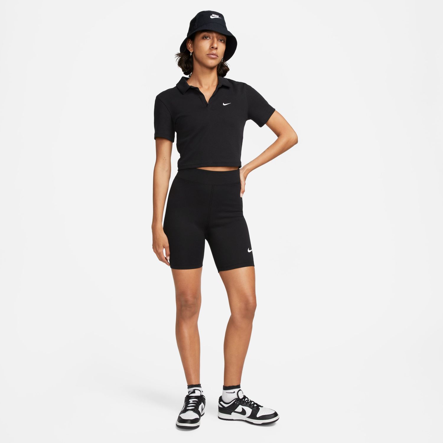 NIKE WOMEN CLSC HR 8&quot; SHORT DV7797-010