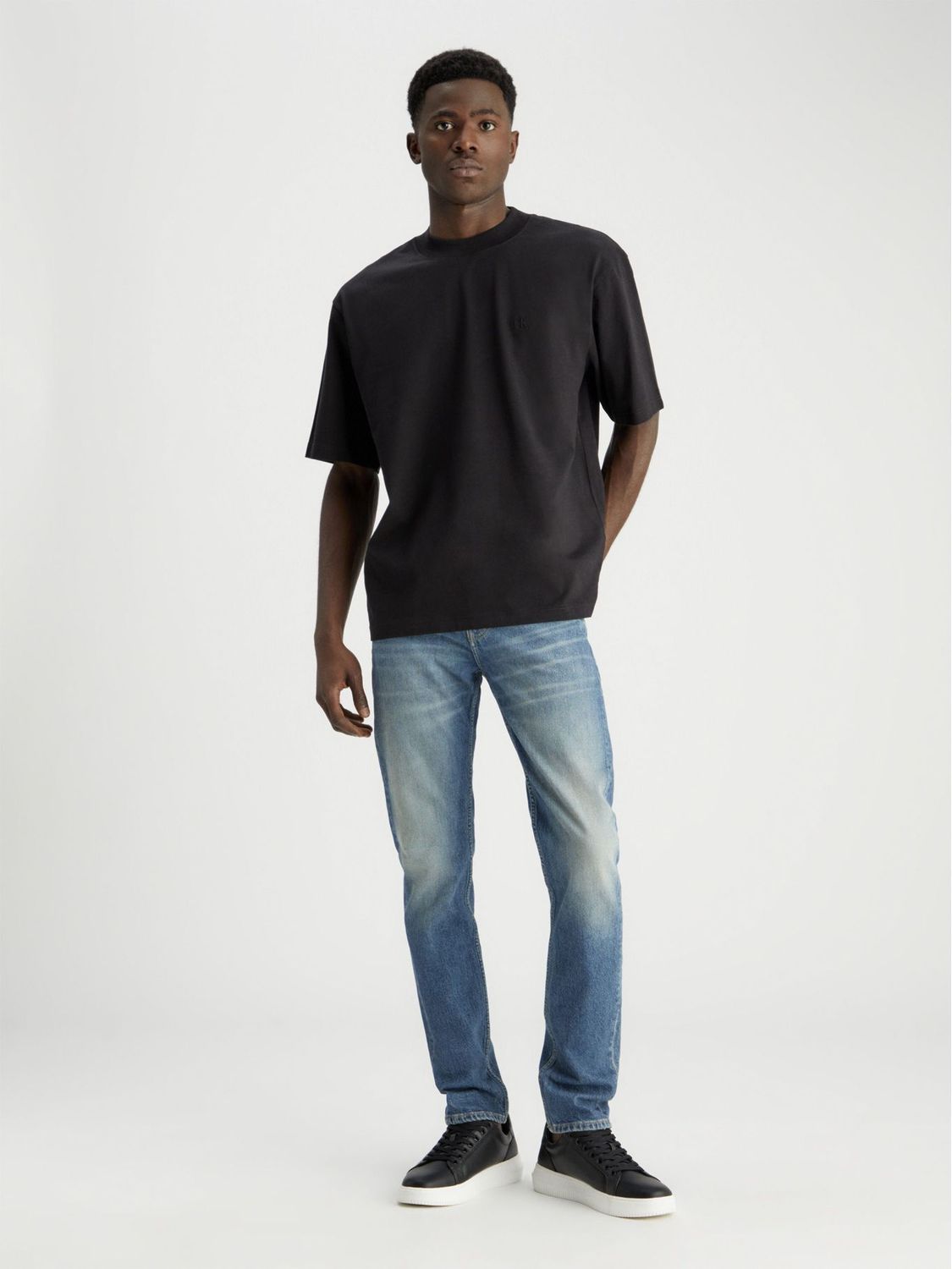 CALVIN KLEIN MEN SLIM TAPER DENIM JEANS J30J3263611A4