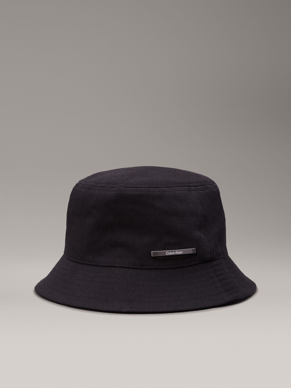CALVIN KLEIN MEN METAL BAR BUCKET HAT K50K512351BEH