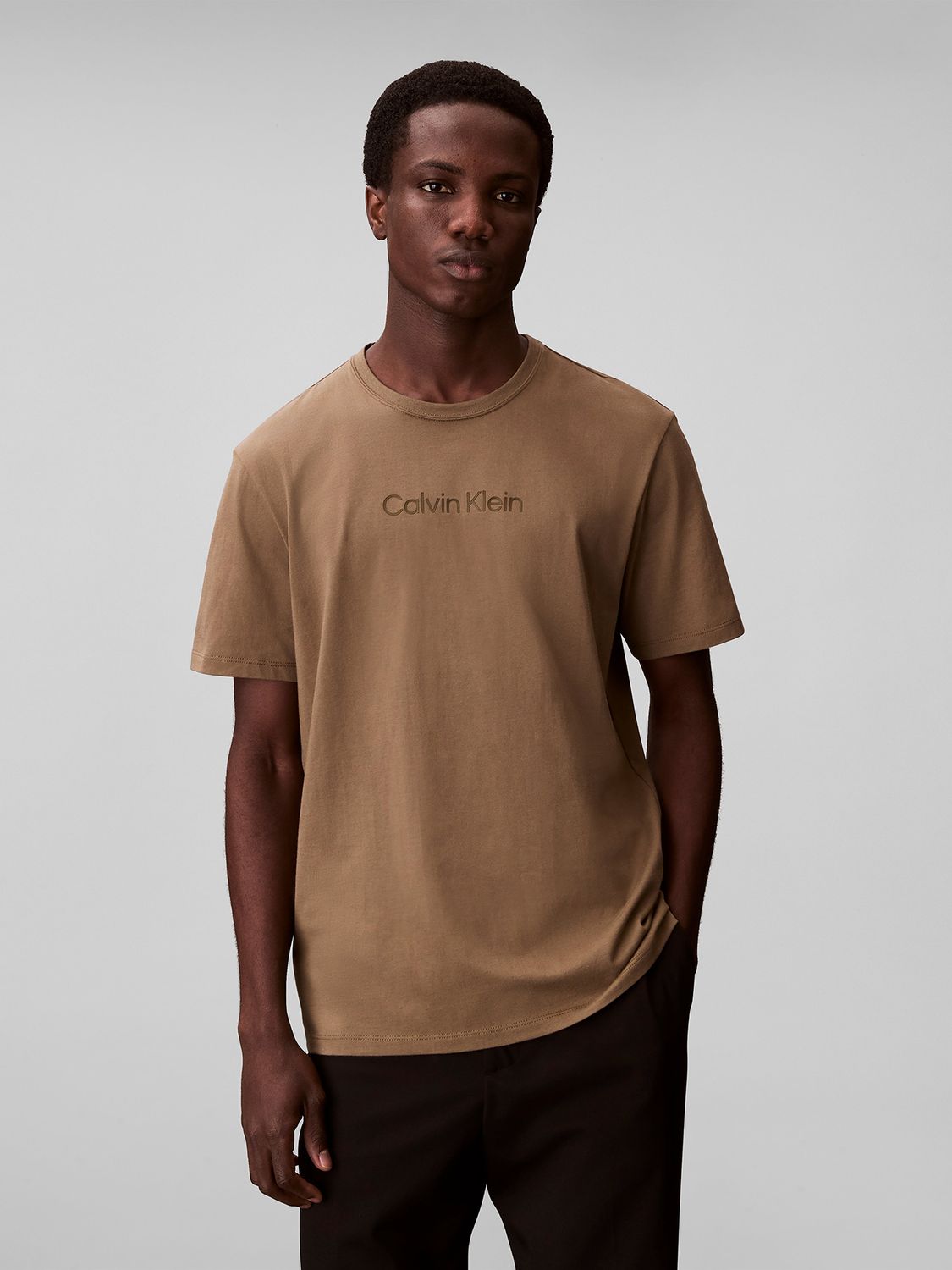 CALVIN KLEIN MEN STANDARD LOGO C/NECK T-SHIRT 4LD230G720