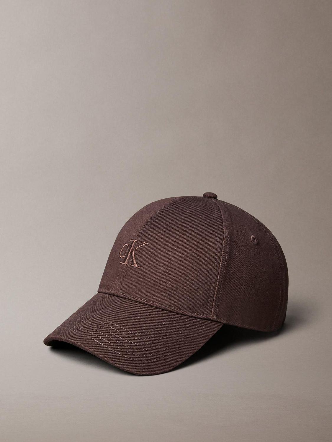 CALVIN KLIEN WOMEN MONOGRAM CAP 4K5024G201
