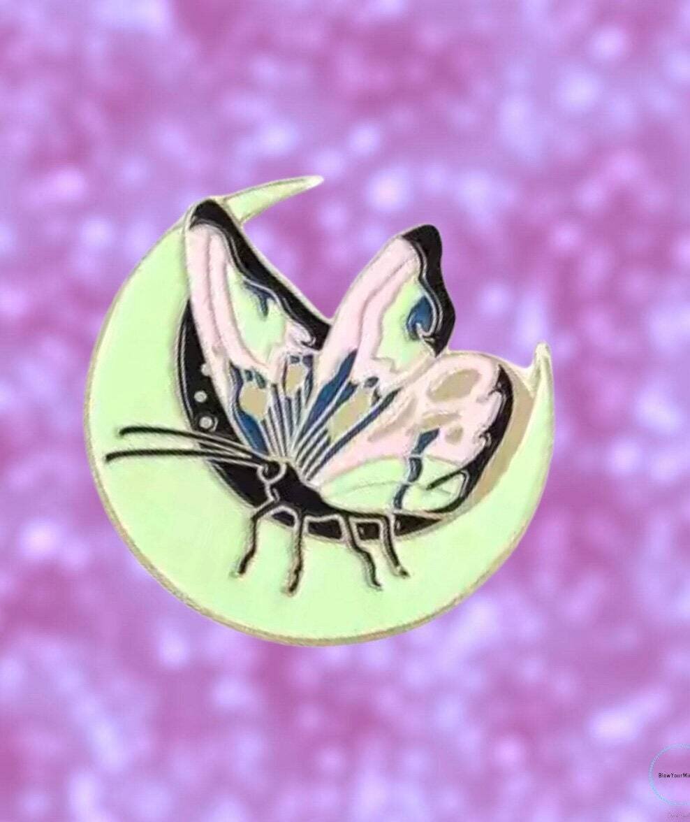 Butterfly - Moth - Insect - Bug - Moon - Needle Minder - Pin - Magnet