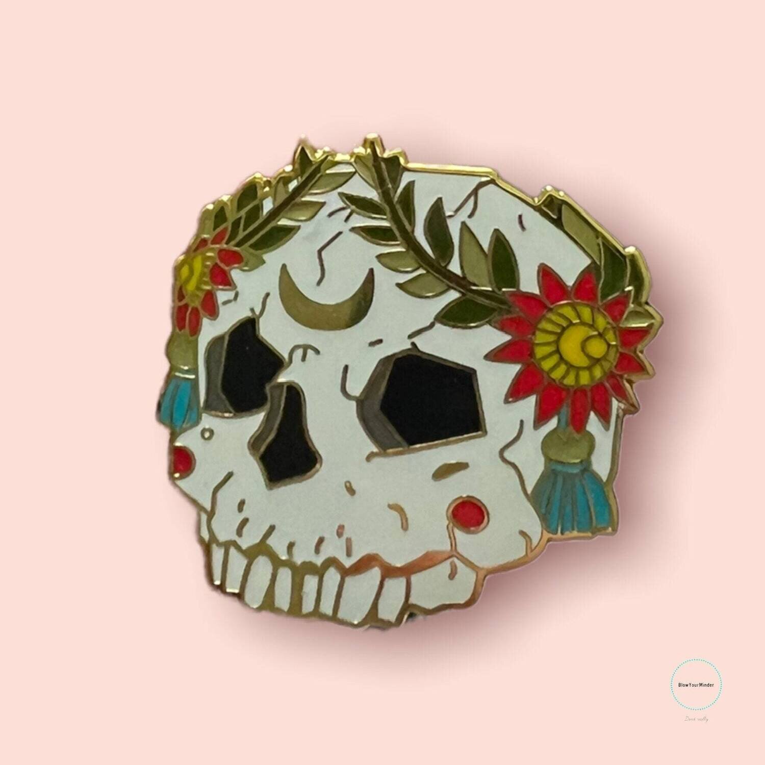 Beautiful Death - Skull - Needle Minder - Pin - Magnet