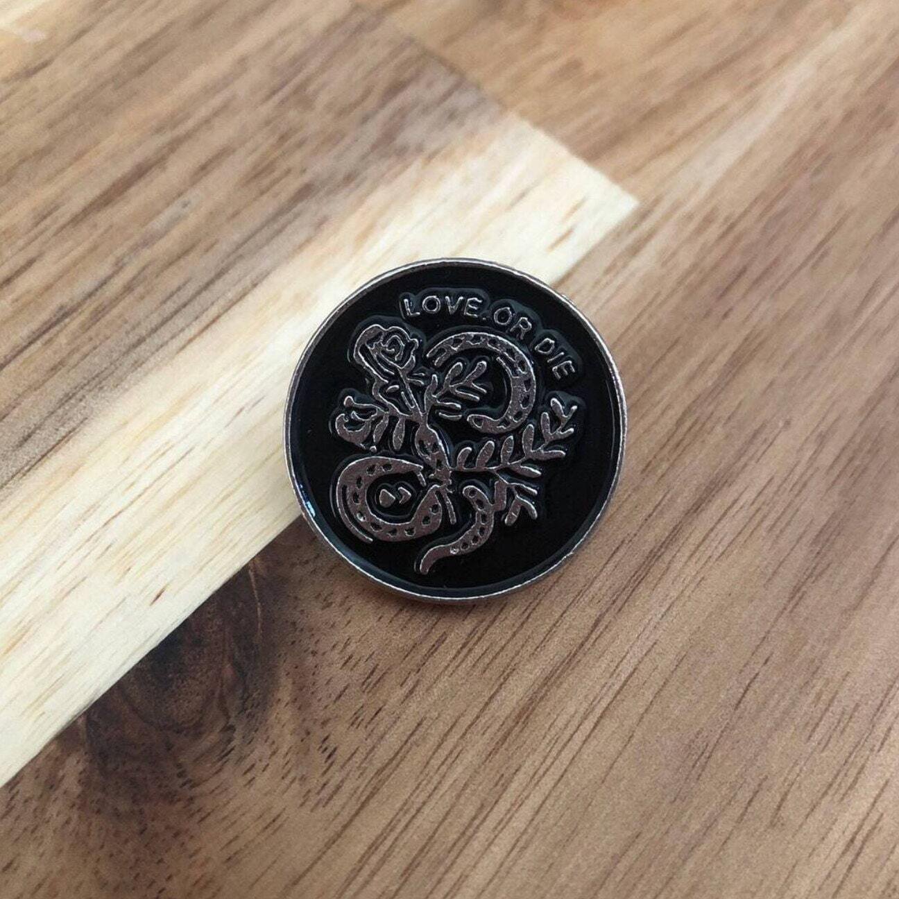 Love Or Die - Needle Minder - Pin - Magnet