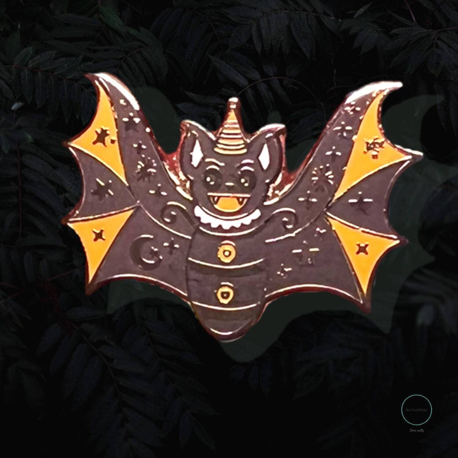 Old School Bat - Needle Minder - Pin - Magnet