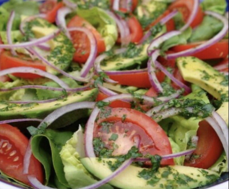 Ensalada mixta con aguacate
