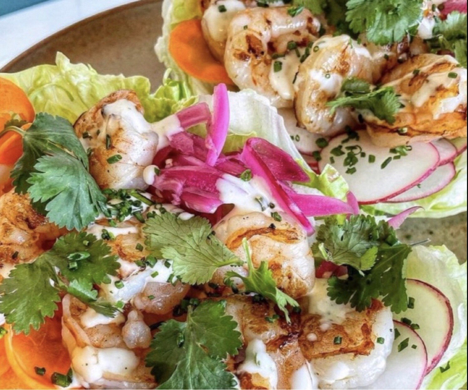 Wraps de lechuga con camarones a la plancha