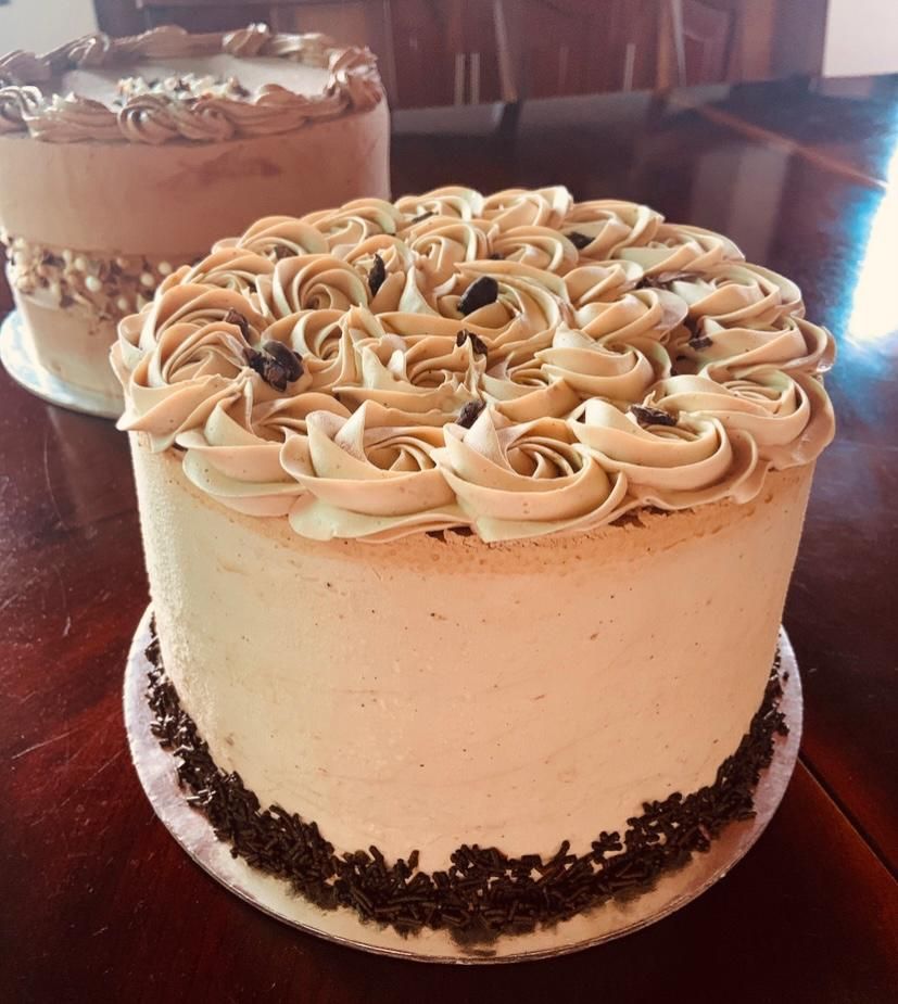 Chocolate Swiss Buttercream de Caramelo Chocolate Swiss Buttercream de Caramelo, Tamaño: 1/2 libra $30
