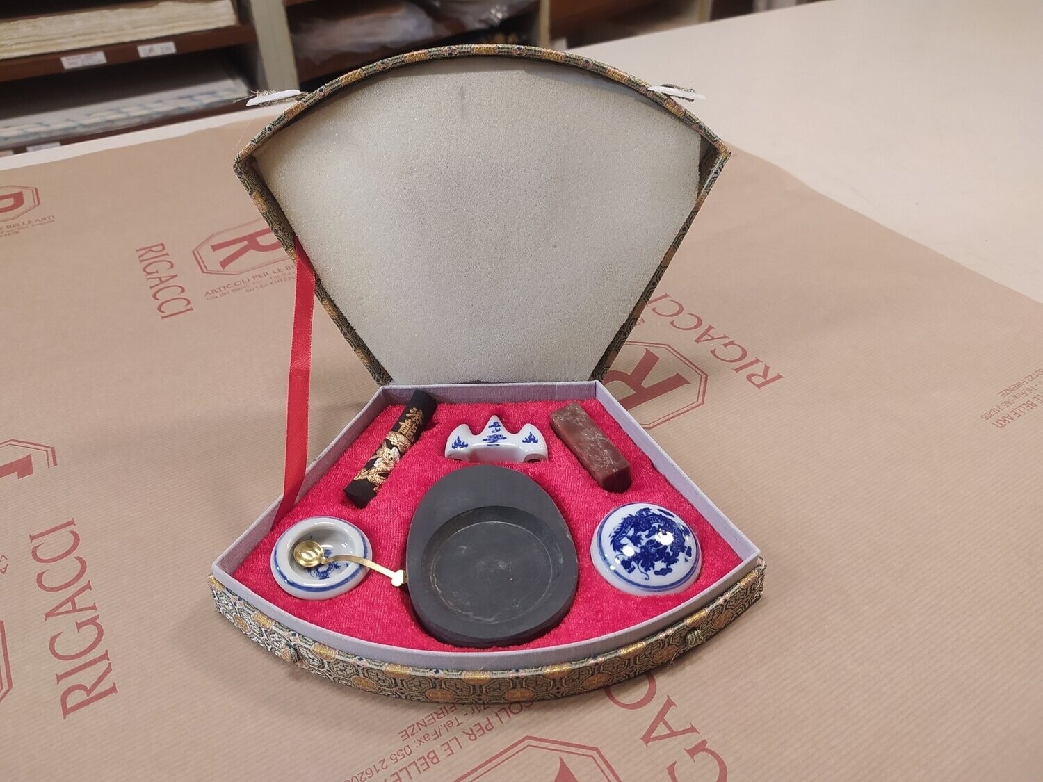 COFANETTO GRANDE PER PITTURA E CALLIGRAFIA GIAPPONESE