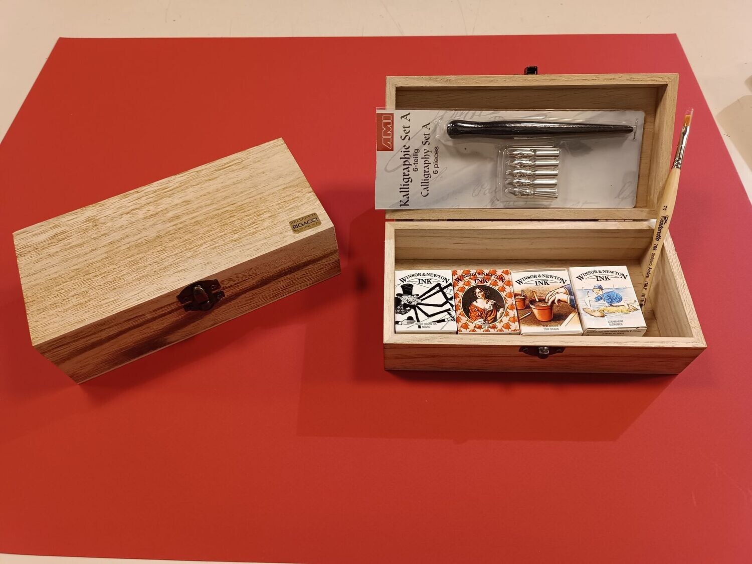 Valigetta in legno con set da calligrafia