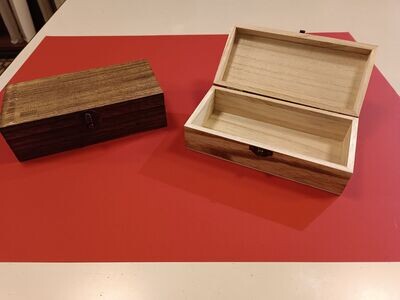 Valigetta in legno vuota