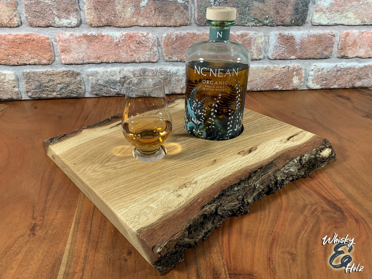 Natürliches Eichenholz Single Dram Board mit Rinde - Handgefertigter Whisky- Untersetzer und ideale Geschenkidee (passend für Glencairn)