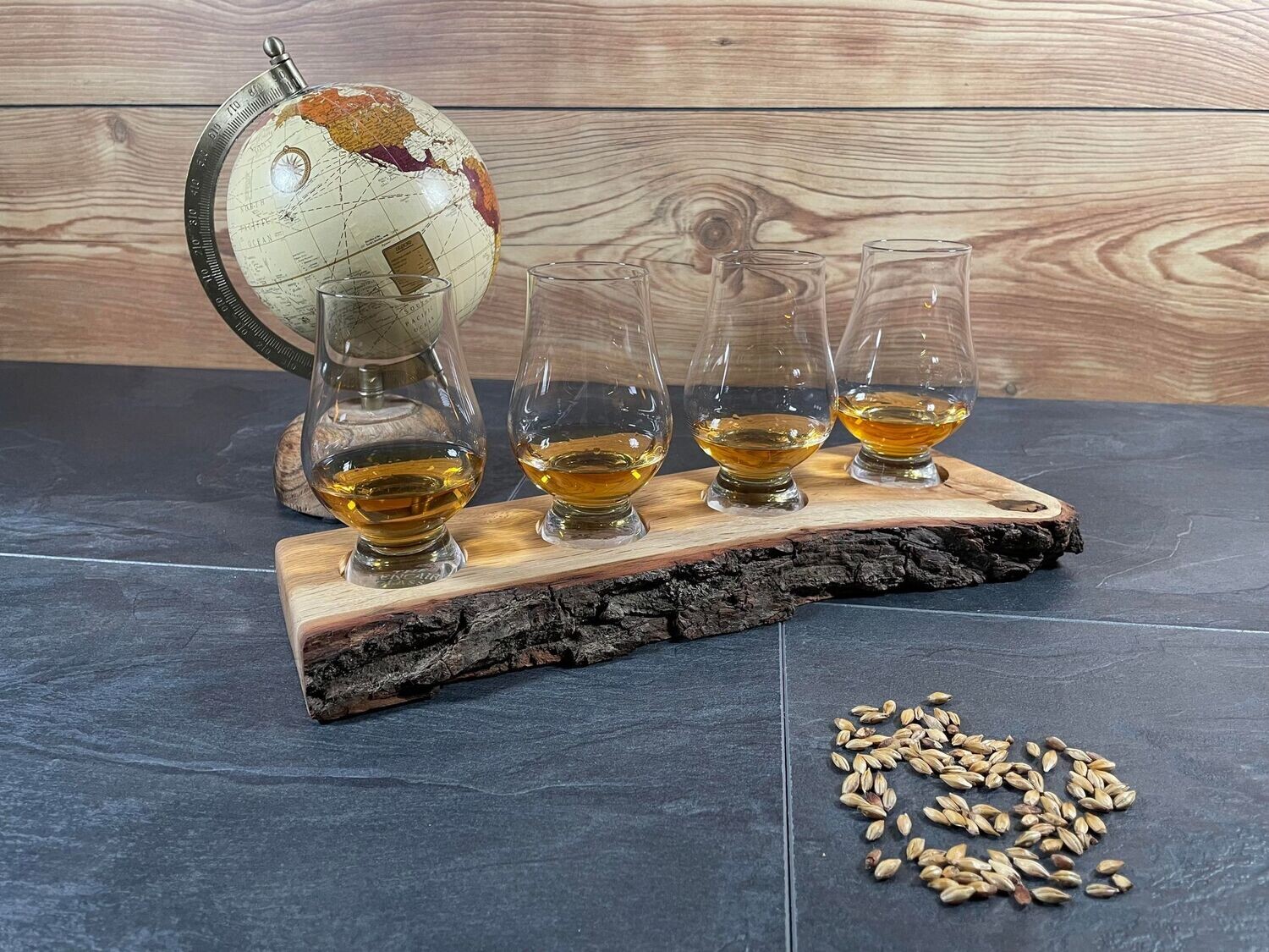 Tasting-Board - massive Eiche mit Rinde - für vier Gläser - Whisky-Board (passend für Glencairn)