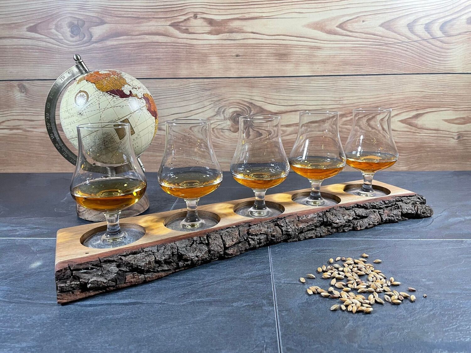 Tasting-Board - massive Eiche mit Rinde - für fünf Gläser - Whisky-Board