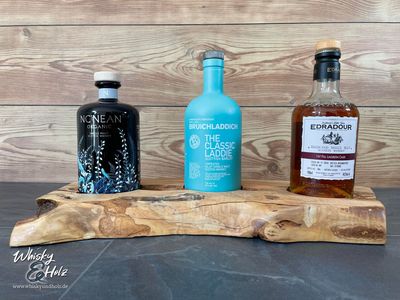 Bottle Display Board - massive Olive mit Baumkante - für drei Flaschen - Whisky-Board
