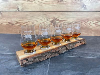 Tasting-Board - massive Eiche mit Rinde - für fünf Gläser - Whisky-Board (passend für Glencairn)