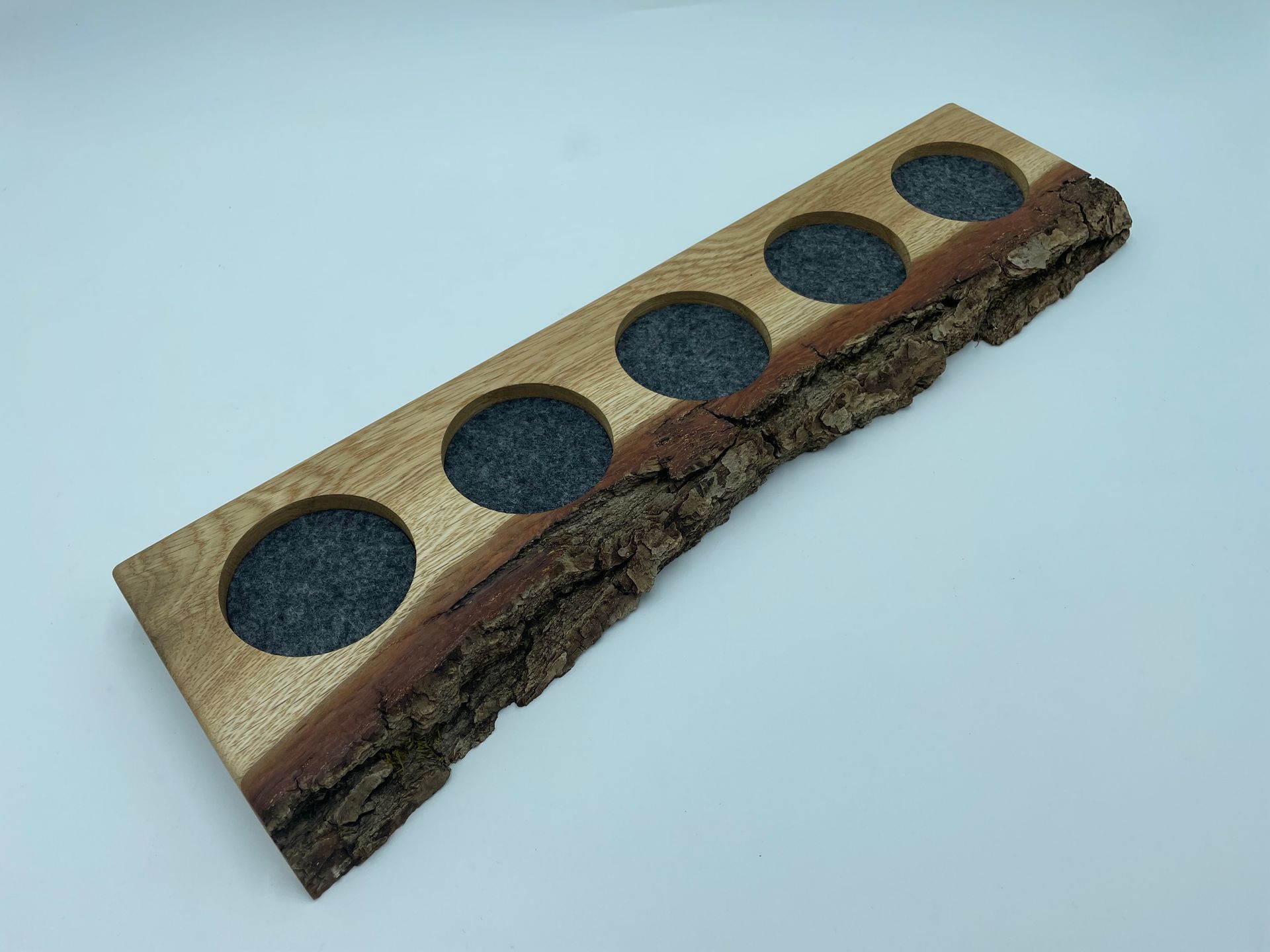 Tasting-Board - massive Eiche mit Rinde - für fünf Gläser - Whisky-Board