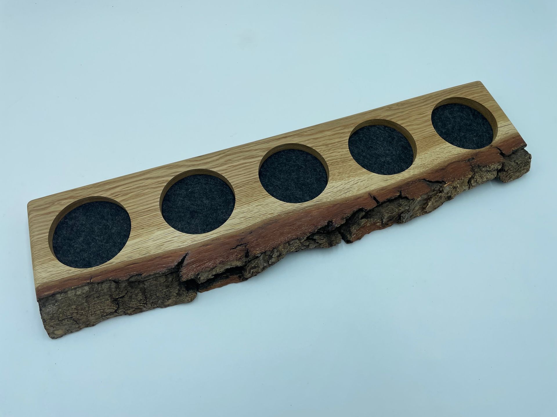 Tasting-Board - massive Eiche mit Rinde - für fünf Gläser - Whisky-Board