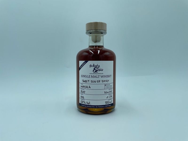 Whisky & Holz - 2012/2025 - Handfilled - Marsala Finish - Sweet Sun of Sicily - 0,35l Whisky & Holz - 2012/2025 - Handfilled - Marsala Finish - Sweet Sun of Sicily - 0,35l