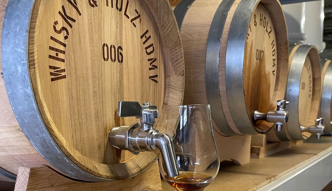 VORBESTELLUNG: Whisky & Holz - 2018/2026 - Fass 009 - Muskat Likörwein Finish - 0,5l (Tasting-Sample Nr. 4)