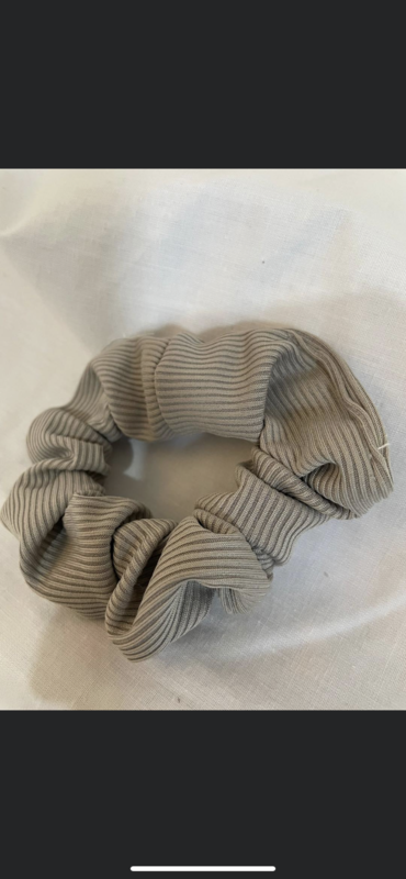 Light Grey Ribbed Hair Scrunchie