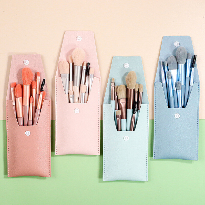 Set of 8 Mini Makeup Brushes
