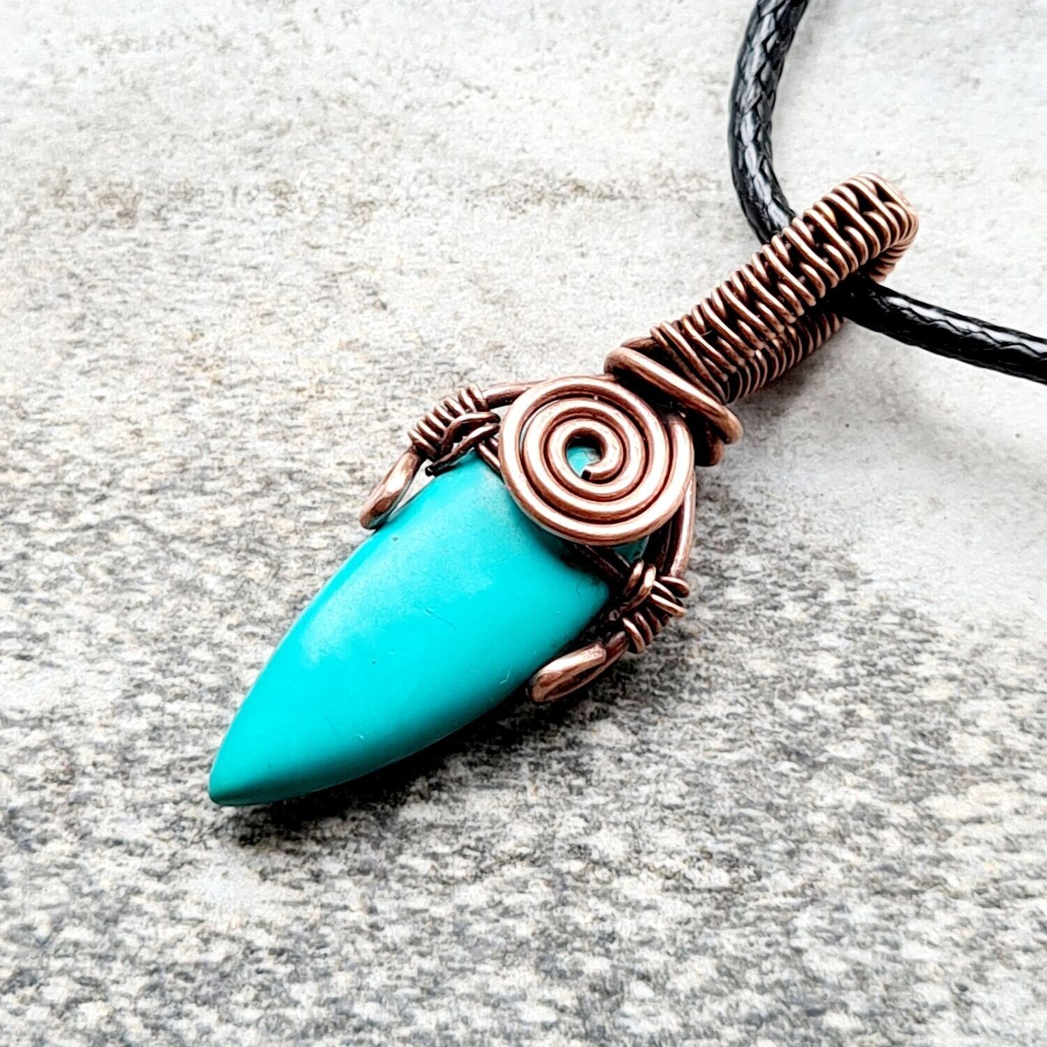 Turquoise pendant with chain.