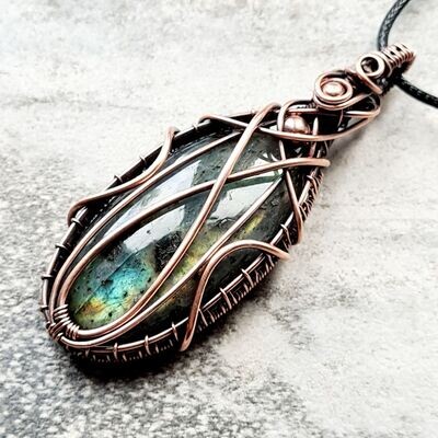 Blue/Green Labradorite with beads pendant with chain.