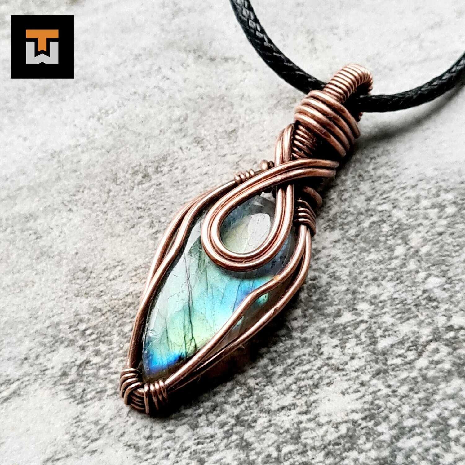 Labradorite pendant with chain.