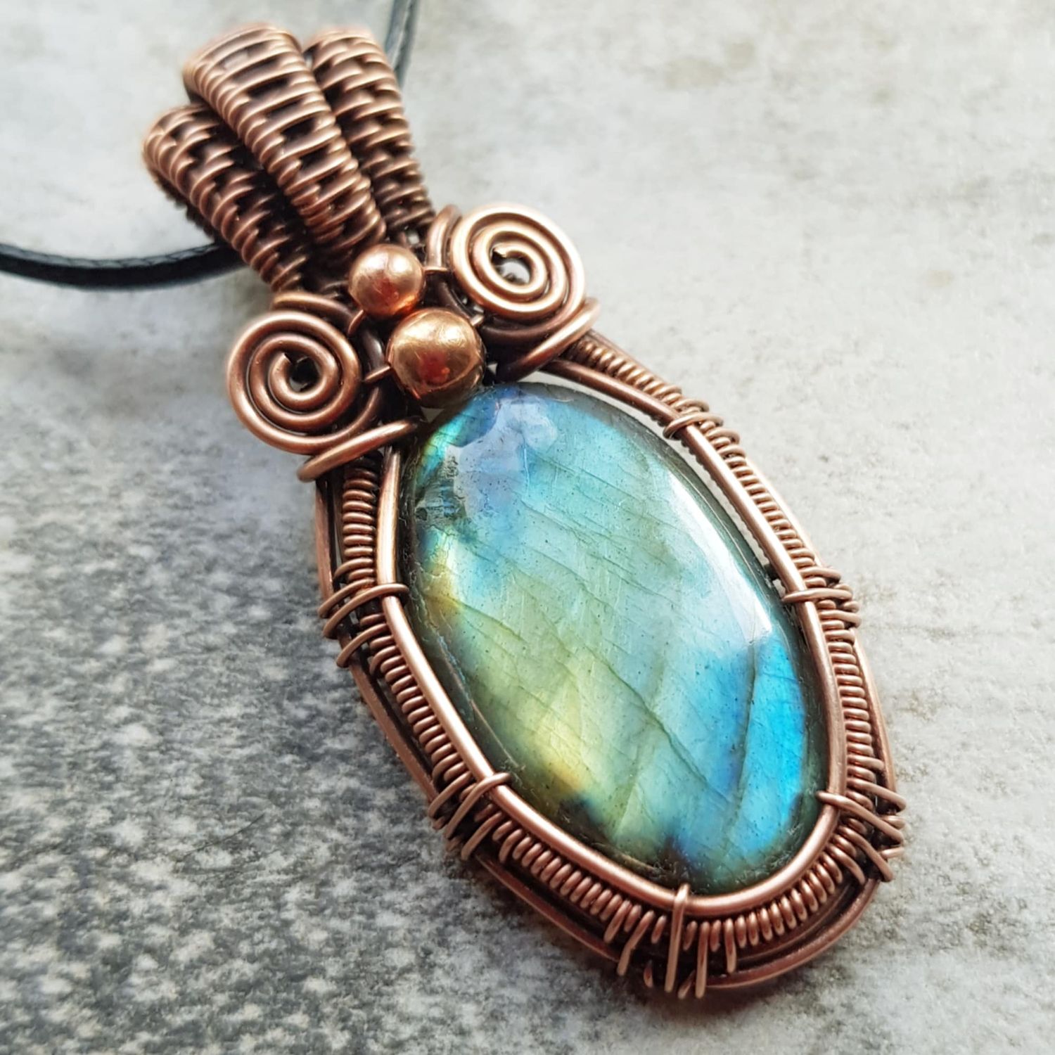 Labradorite pendant with chain.
