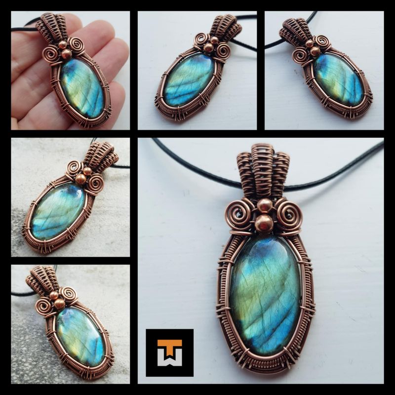Labradorite pendant with chain.