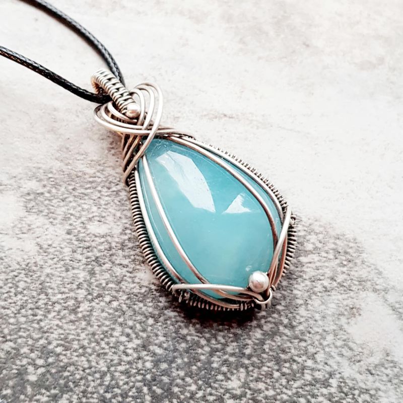 AAA grade Aquamarine pendant with chain.