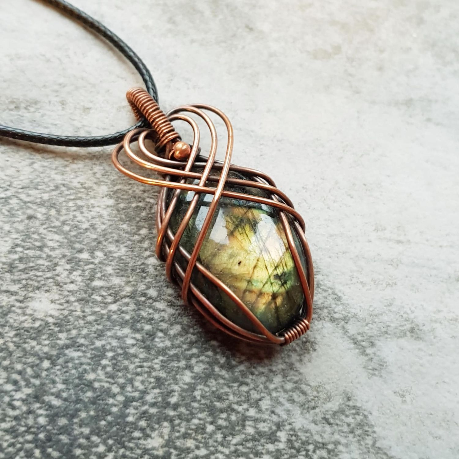 Labradorite pendant with chain.