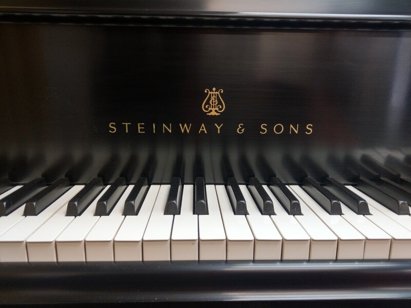 Steinway &amp; Sons Model M Grand Piano in Satin Ebony