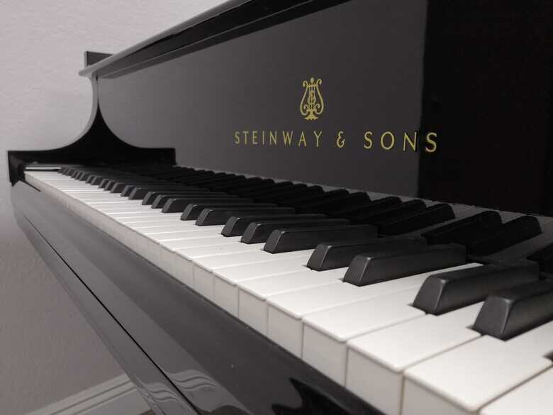 Steinway &amp; Sons Model L Grand Piano - Ebony High Gloss