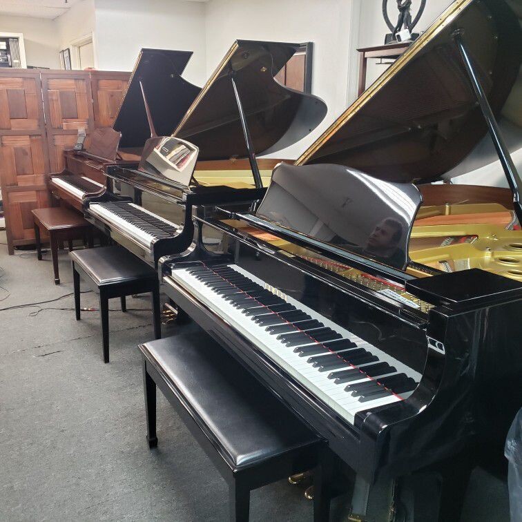1988 YAMAHA GH2 Grand Piano in Polished Ebony