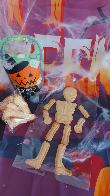 Skeleton cookie