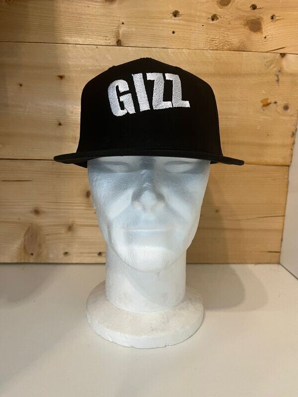 "GIZZ" Snapback met borduring