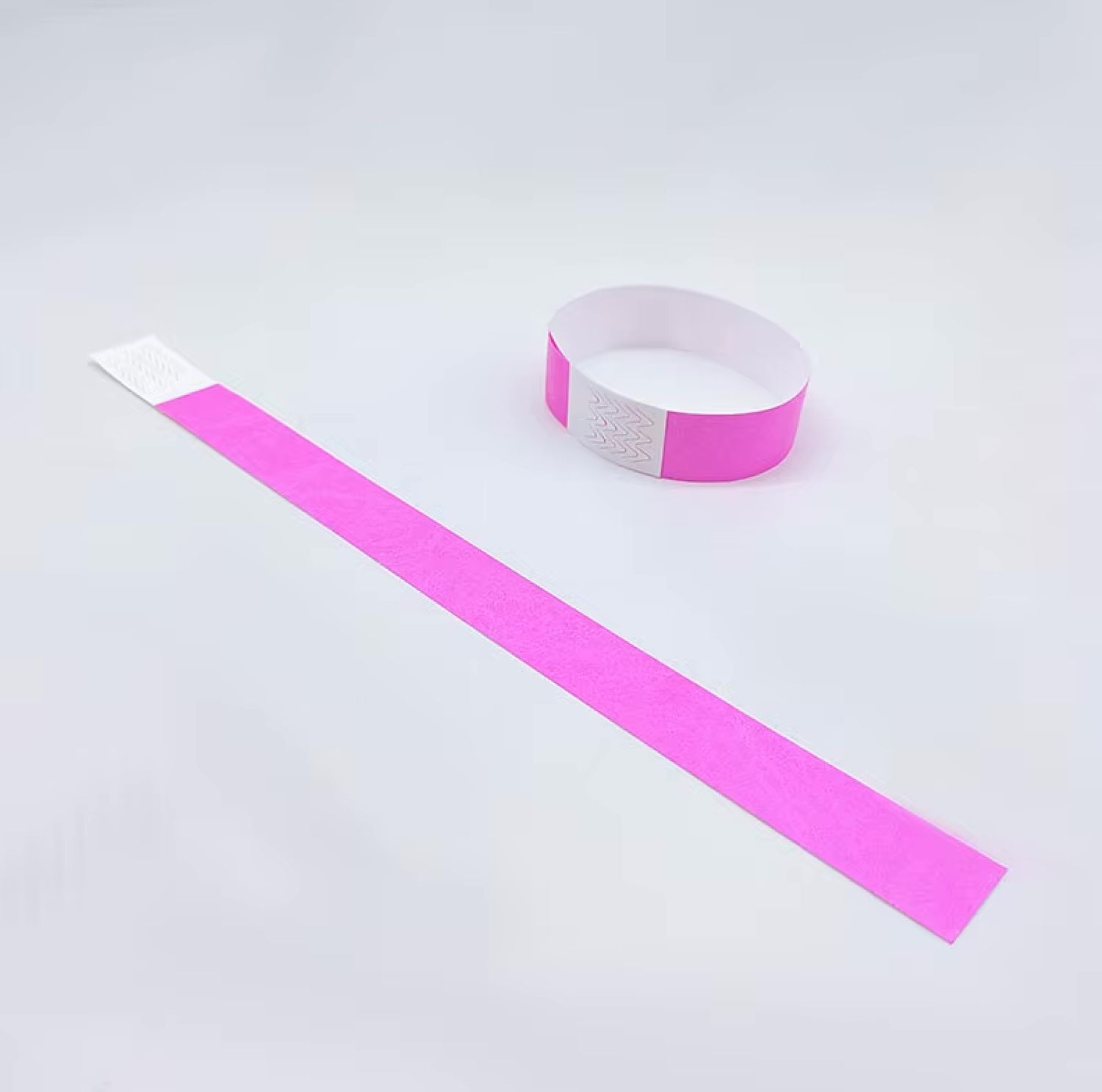 Brazalete imprimible Neon Purple  (TYVEK) Paq. 50 Unidades