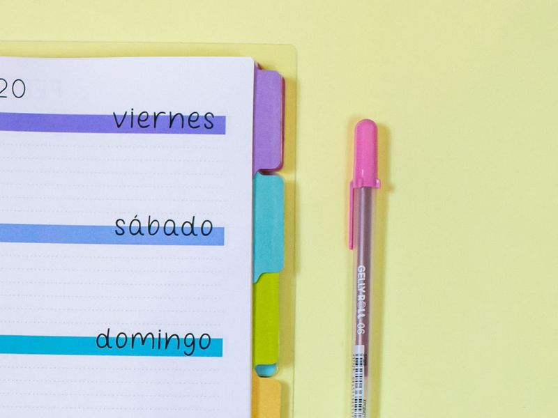 Perforadora para Pestañas de Encuadernación