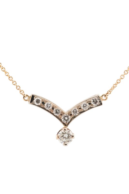Vintage Style Diamond Pendant in 14k White Gold with a yellow Gold Chain