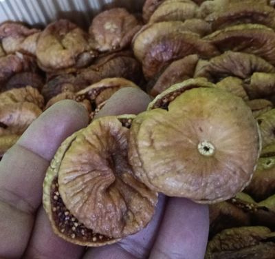 FICHI SECCHI RIPIENI DI MANDORLA